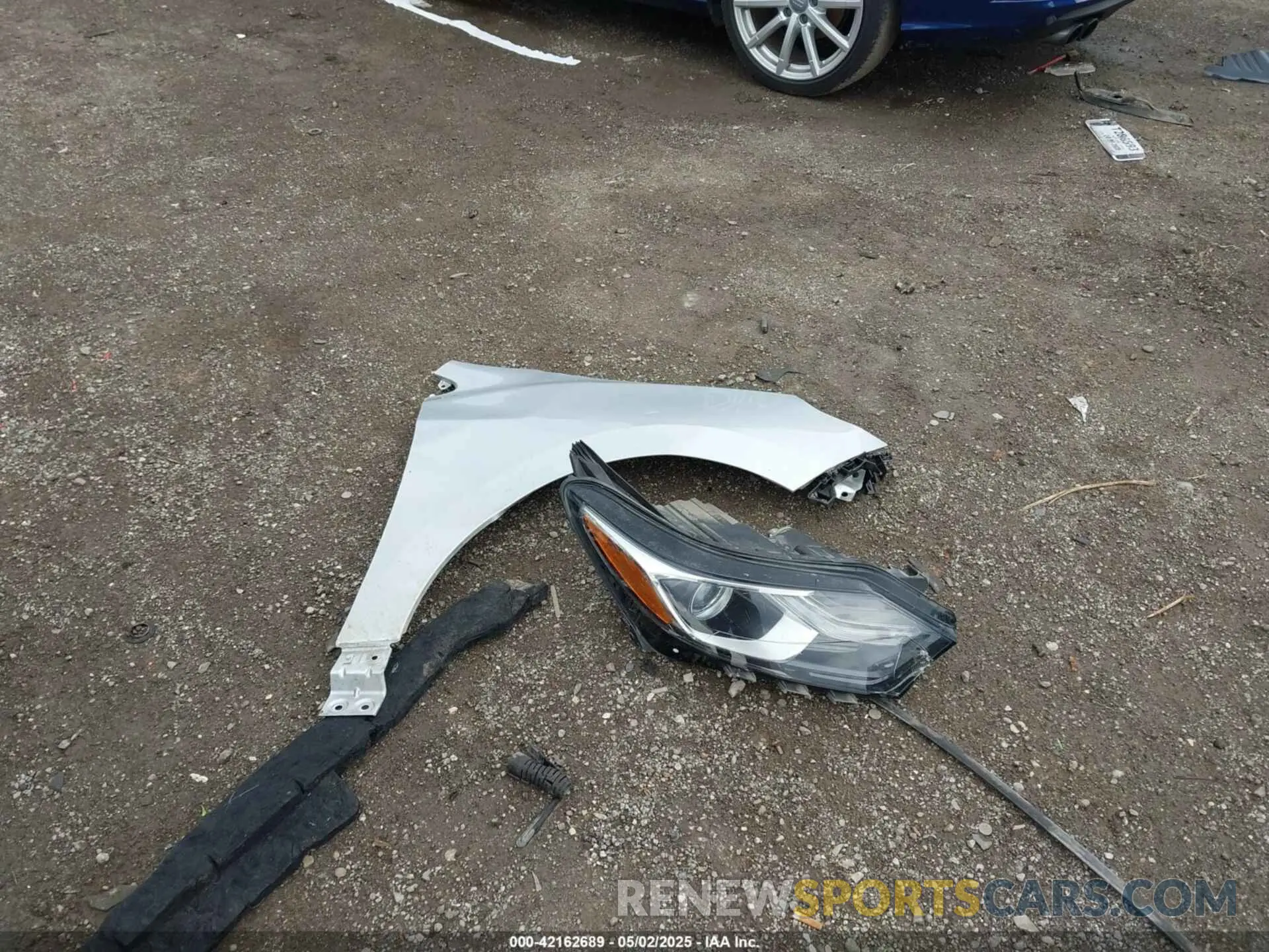 12 Photograph of a damaged car 2GNAXUEV8K6293904 CHEVROLET EQUINOX 2019