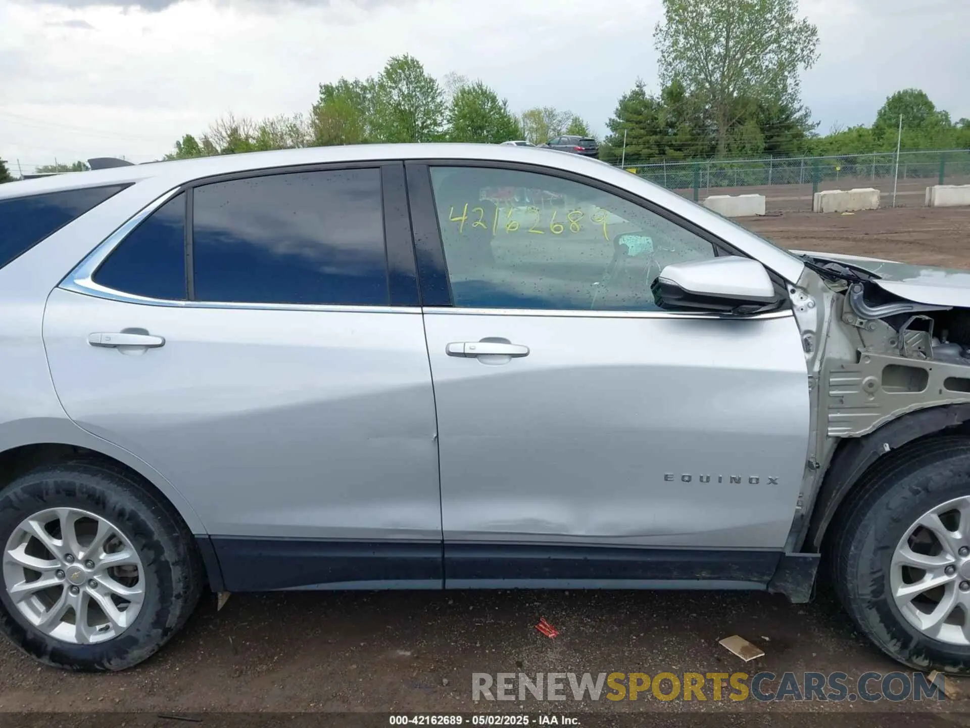 14 Photograph of a damaged car 2GNAXUEV8K6293904 CHEVROLET EQUINOX 2019