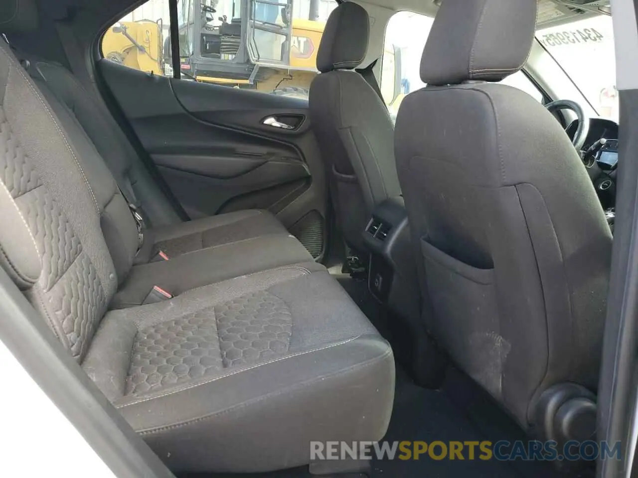 11 Photograph of a damaged car 2GNAXUEV8K6303427 CHEVROLET EQUINOX 2019