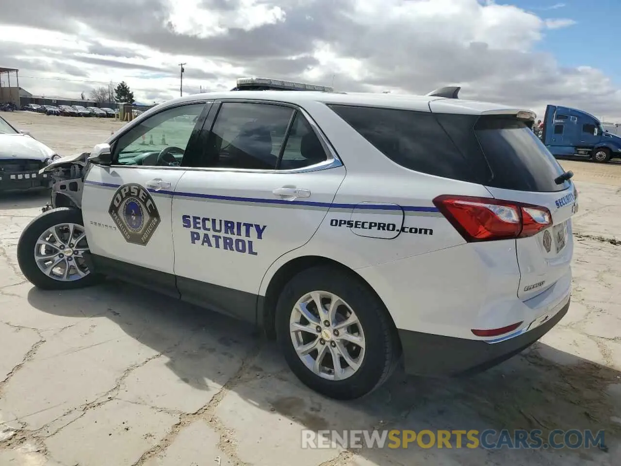 2 Photograph of a damaged car 2GNAXUEV8K6303427 CHEVROLET EQUINOX 2019