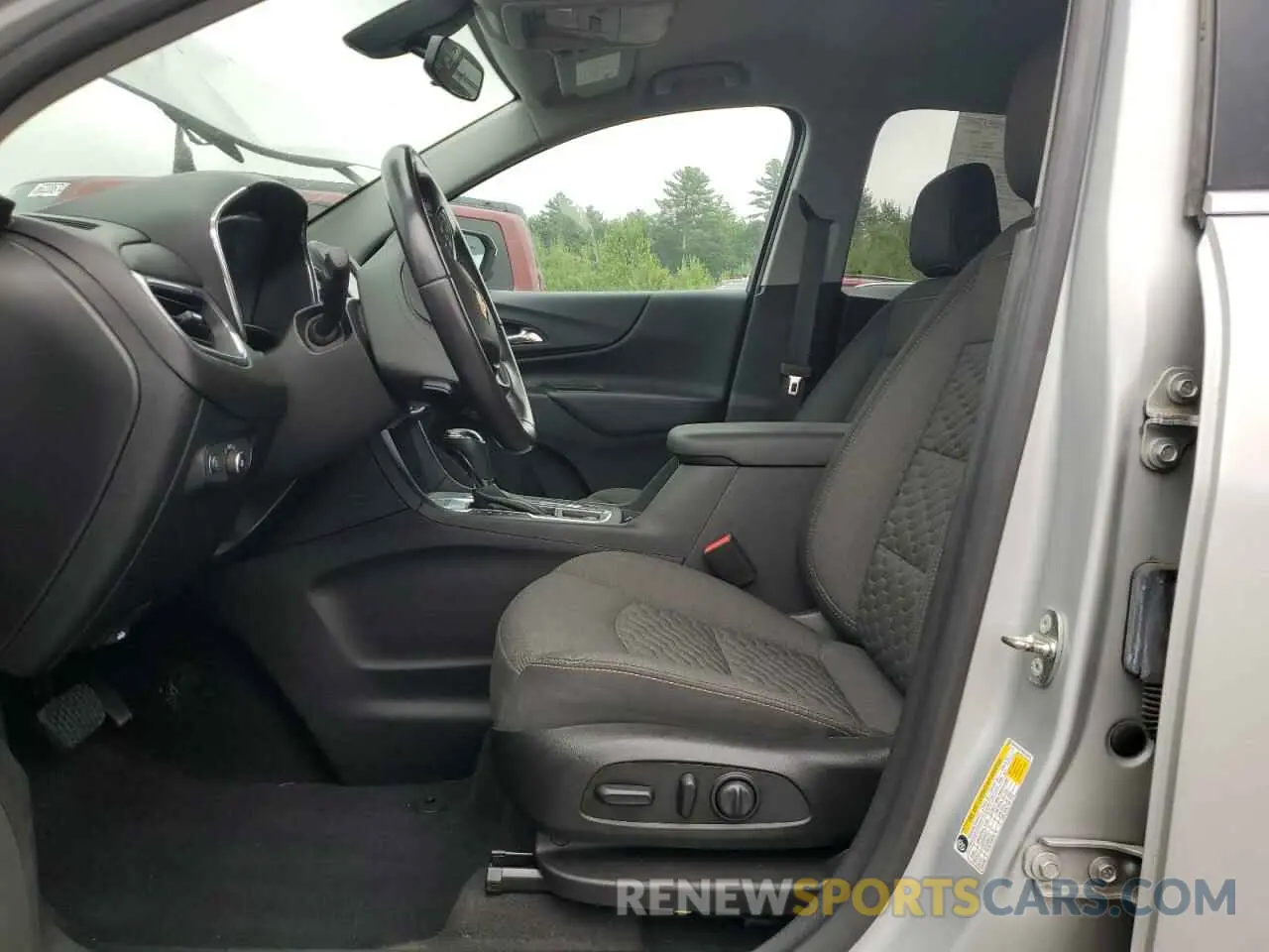7 Photograph of a damaged car 2GNAXUEV9K6103625 CHEVROLET EQUINOX 2019
