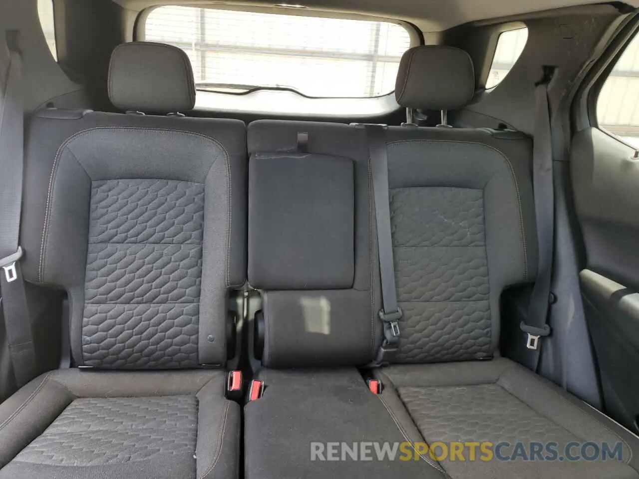 10 Photograph of a damaged car 2GNAXUEV9K6127939 CHEVROLET EQUINOX 2019