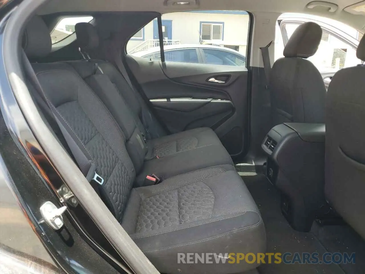 11 Photograph of a damaged car 2GNAXUEV9K6127939 CHEVROLET EQUINOX 2019