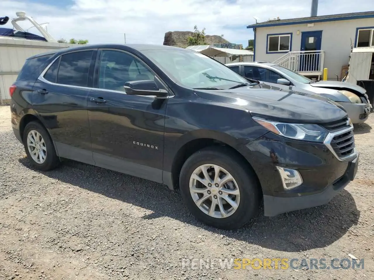 4 Photograph of a damaged car 2GNAXUEV9K6127939 CHEVROLET EQUINOX 2019