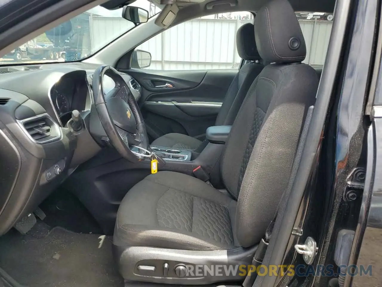 7 Photograph of a damaged car 2GNAXUEV9K6127939 CHEVROLET EQUINOX 2019