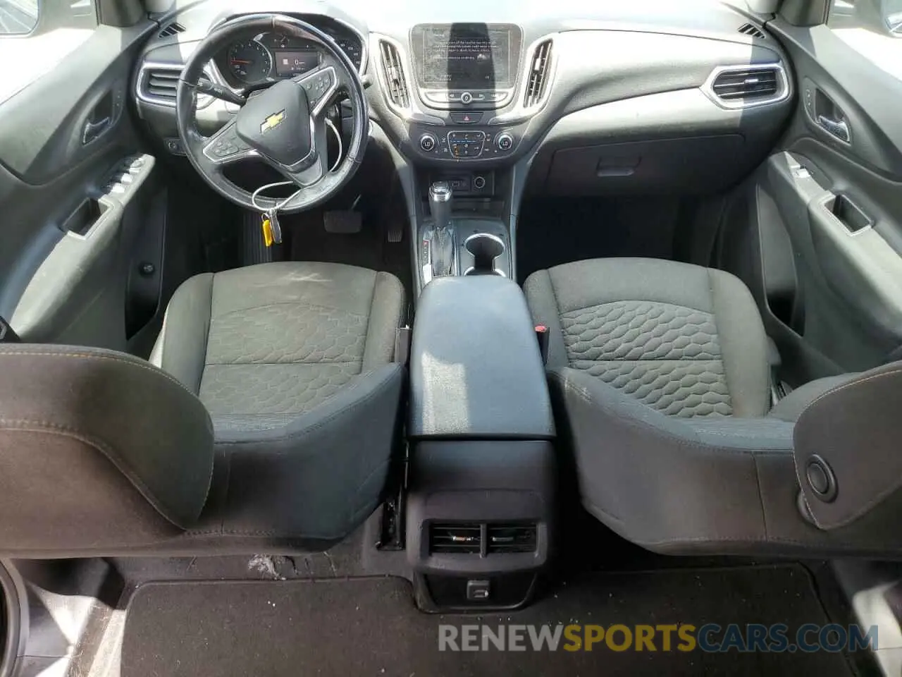 8 Photograph of a damaged car 2GNAXUEV9K6127939 CHEVROLET EQUINOX 2019
