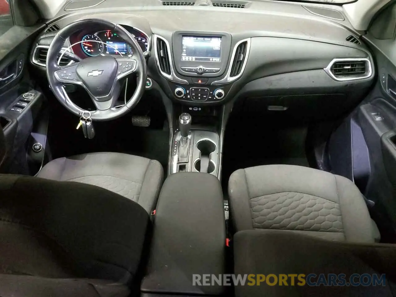 8 Photograph of a damaged car 2GNAXUEV9K6136995 CHEVROLET EQUINOX 2019