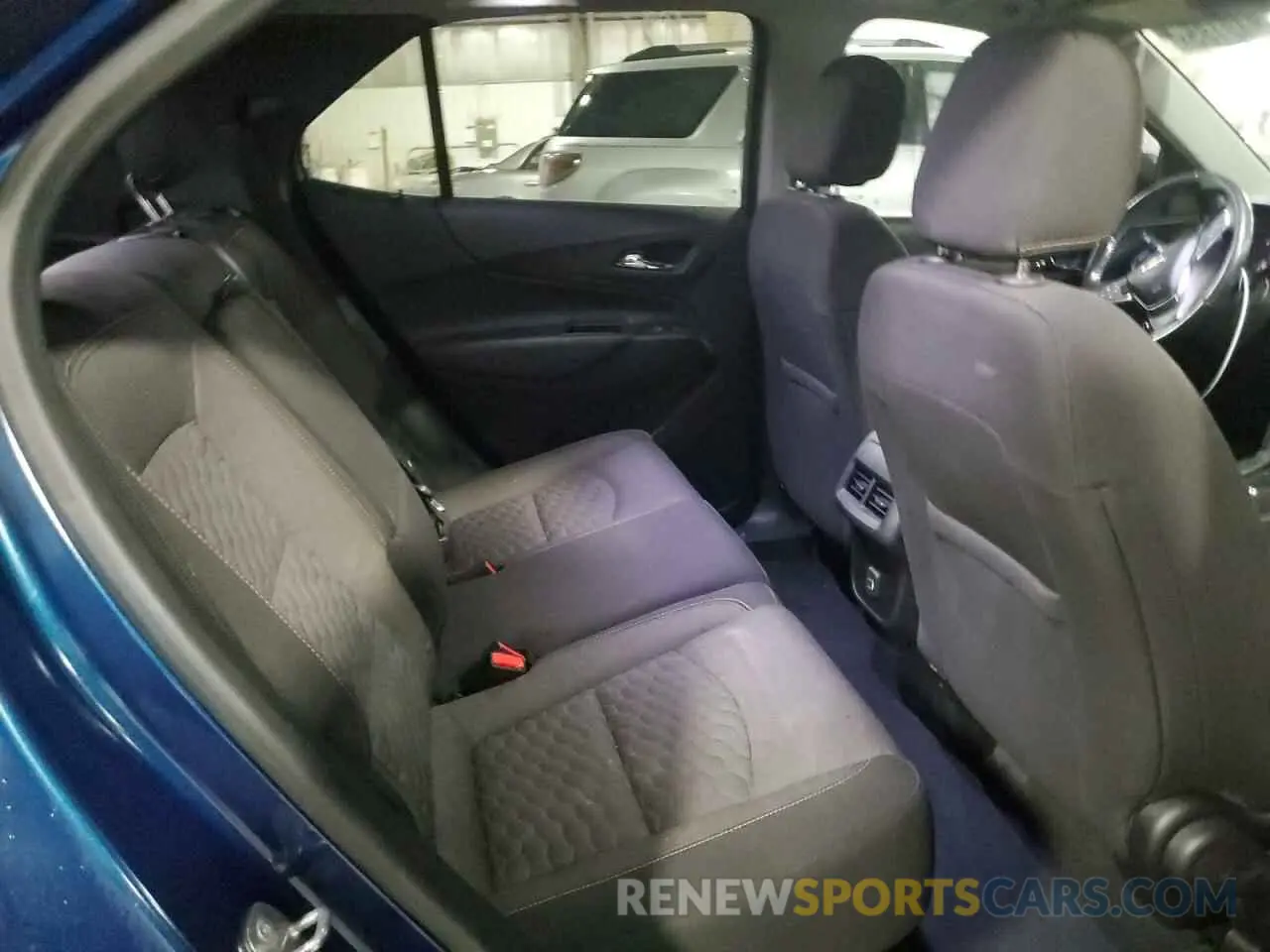 11 Photograph of a damaged car 2GNAXUEV9K6137368 CHEVROLET EQUINOX 2019
