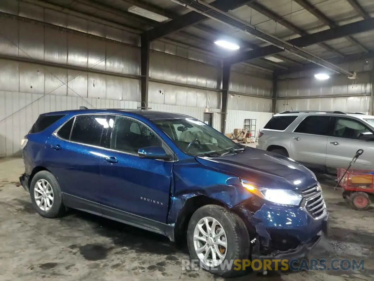 4 Photograph of a damaged car 2GNAXUEV9K6137368 CHEVROLET EQUINOX 2019