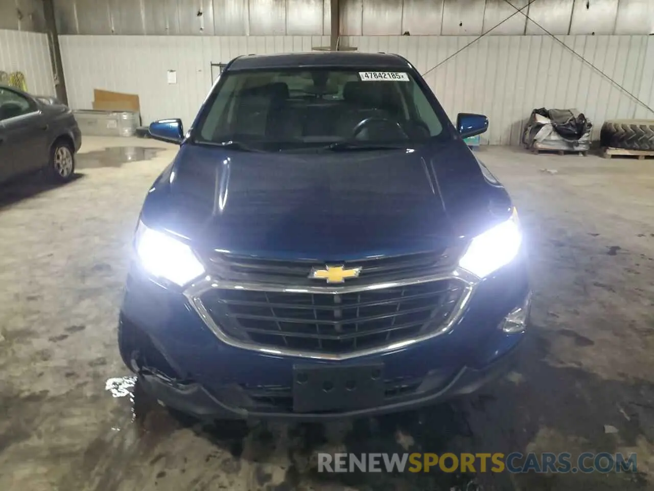 5 Photograph of a damaged car 2GNAXUEV9K6137368 CHEVROLET EQUINOX 2019