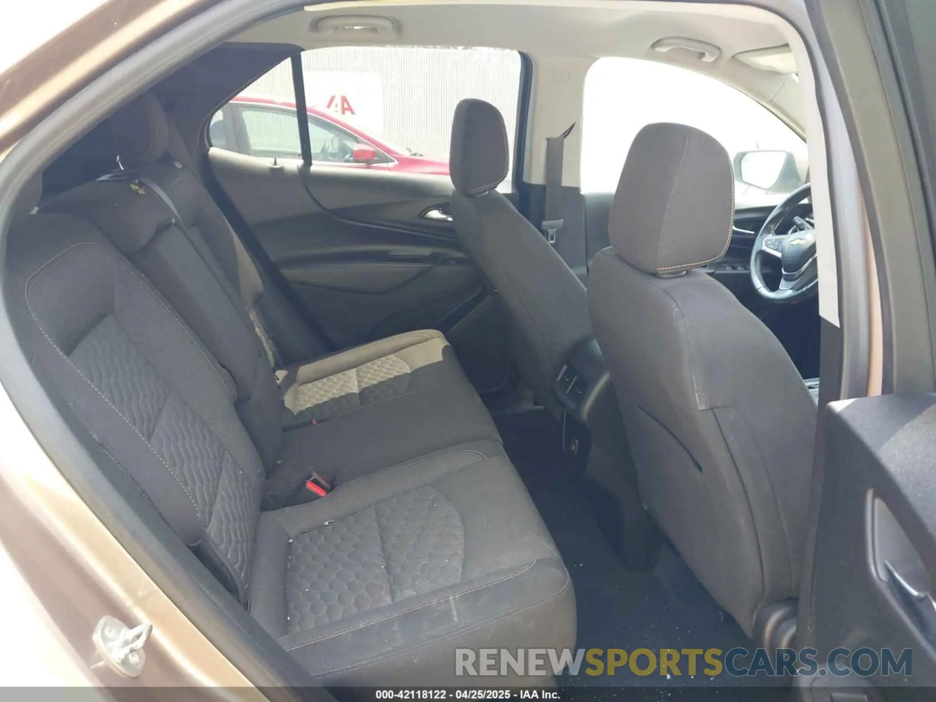 8 Photograph of a damaged car 2GNAXUEV9K6169267 CHEVROLET EQUINOX 2019