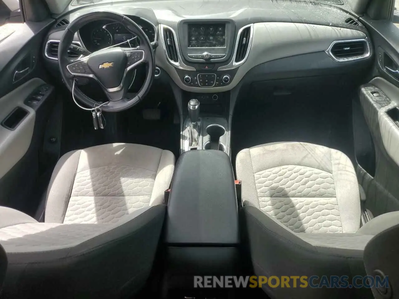 8 Photograph of a damaged car 2GNAXUEV9K6190992 CHEVROLET EQUINOX 2019