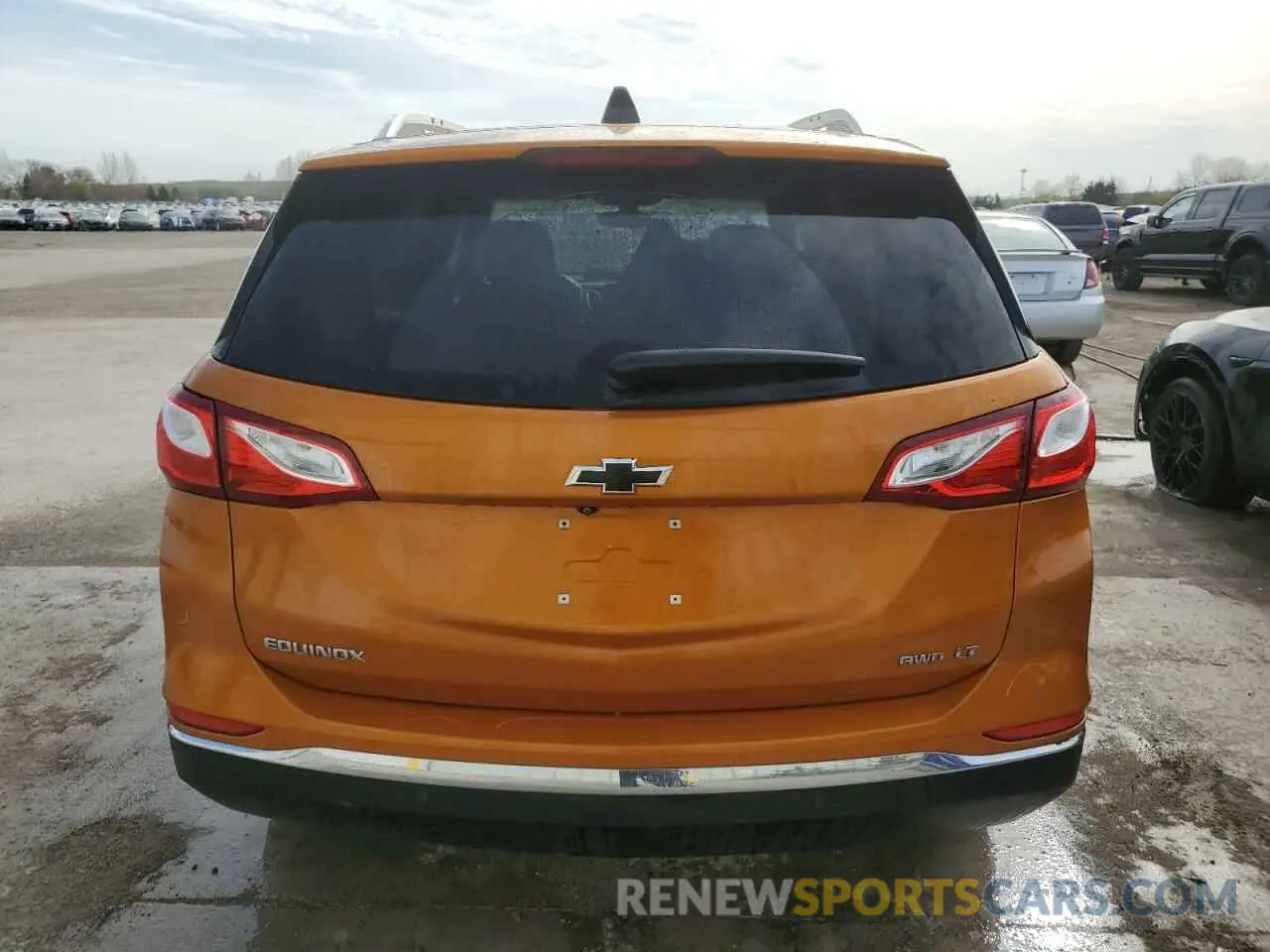6 Photograph of a damaged car 2GNAXUEV9K6200811 CHEVROLET EQUINOX 2019