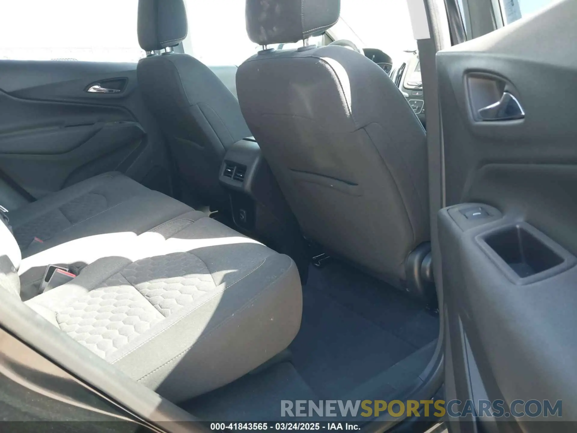 8 Photograph of a damaged car 2GNAXUEV9K6202350 CHEVROLET EQUINOX 2019