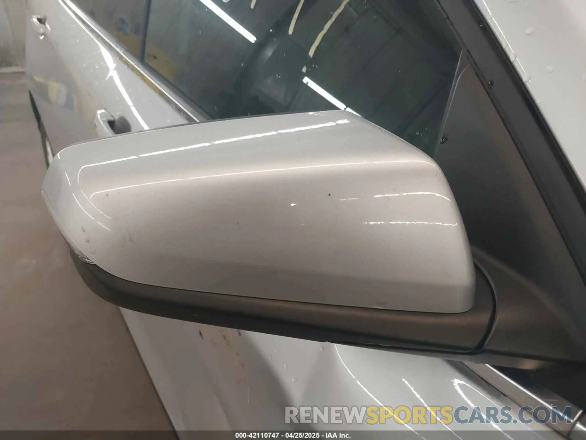 12 Photograph of a damaged car 2GNAXUEV9K6204180 CHEVROLET EQUINOX 2019