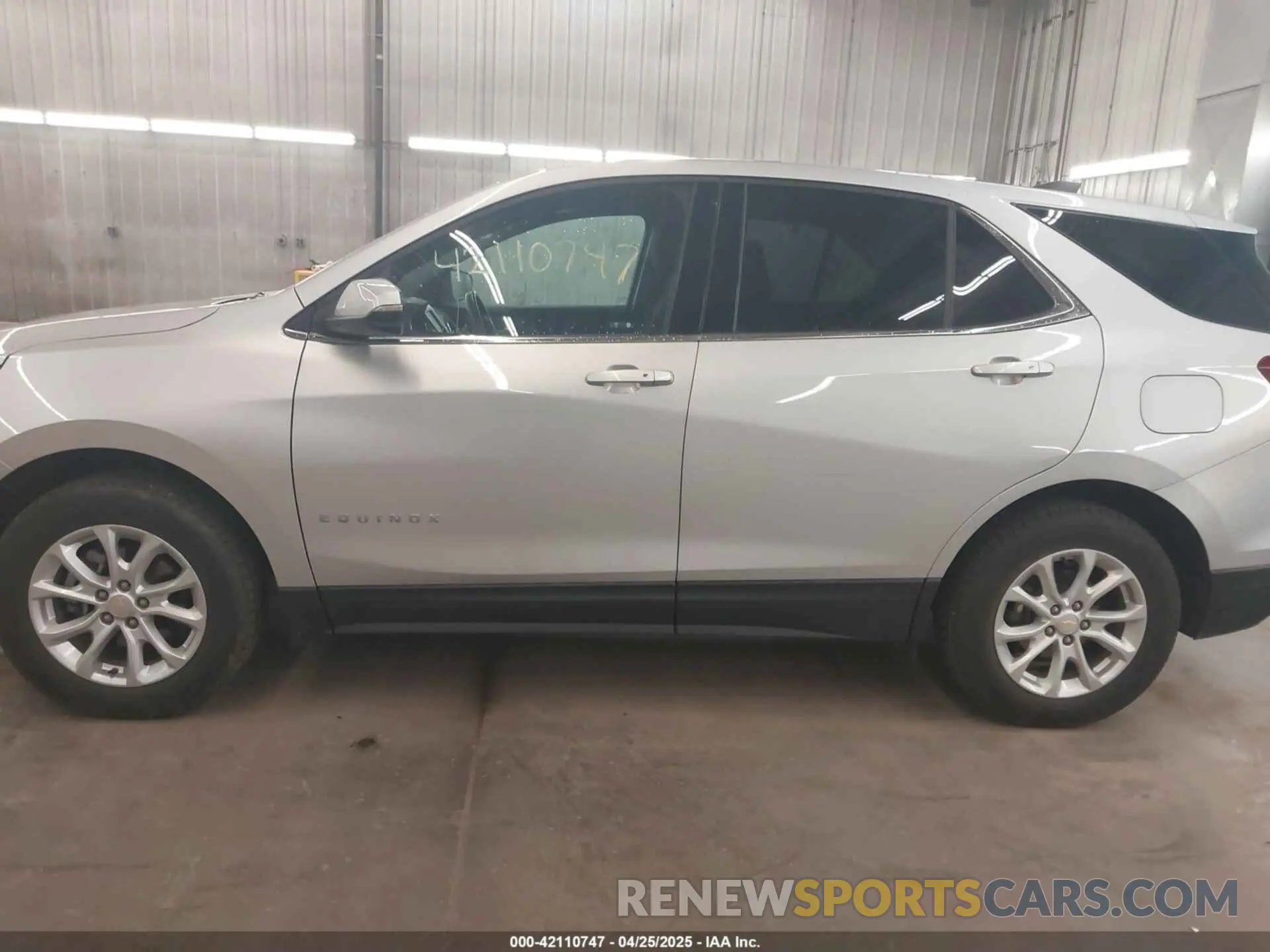 15 Photograph of a damaged car 2GNAXUEV9K6204180 CHEVROLET EQUINOX 2019