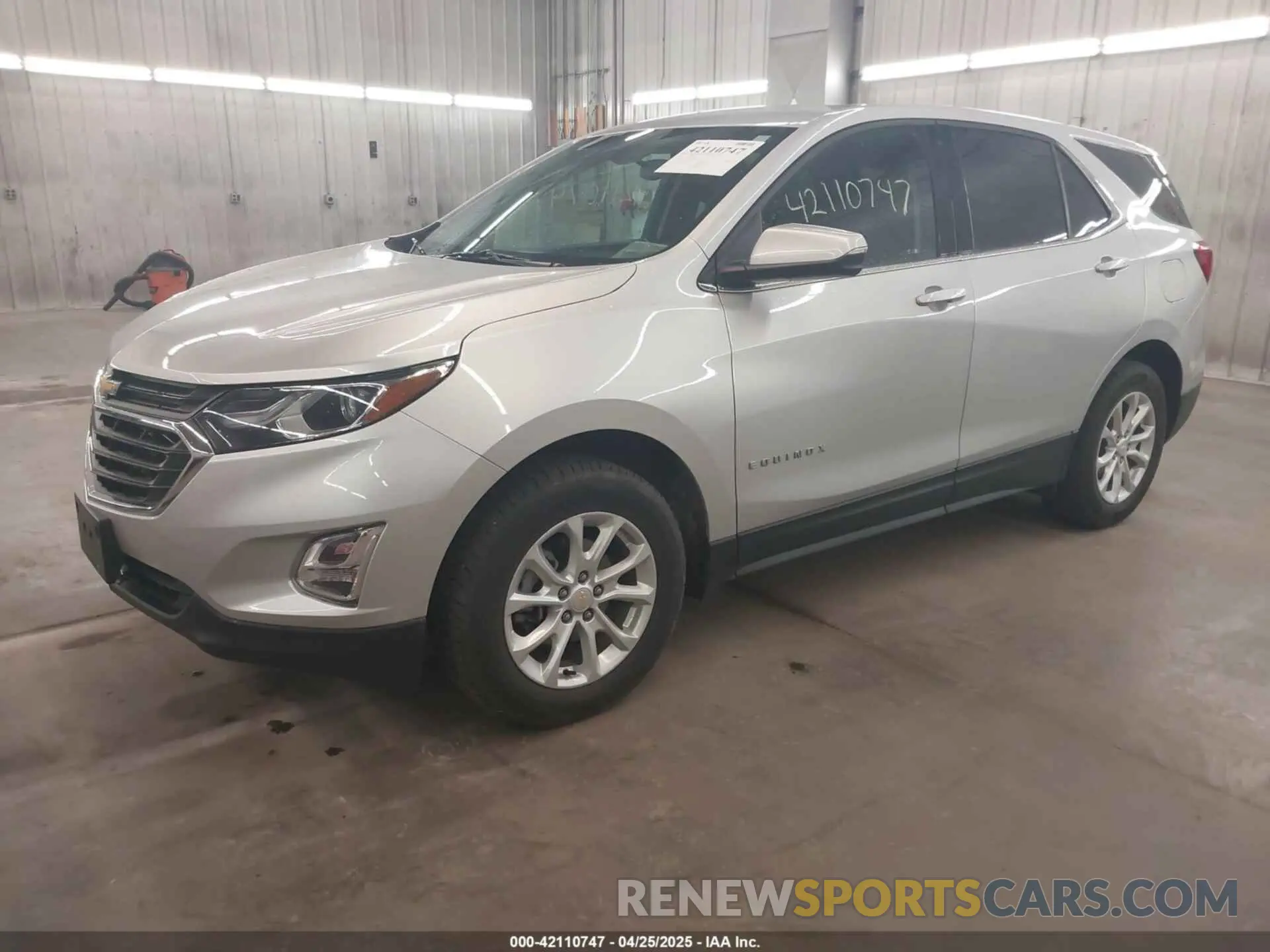 2 Photograph of a damaged car 2GNAXUEV9K6204180 CHEVROLET EQUINOX 2019