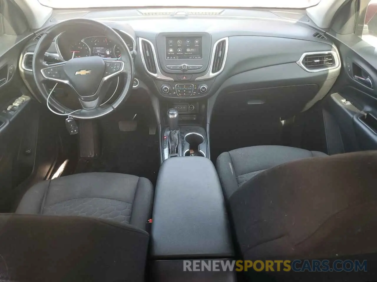8 Photograph of a damaged car 2GNAXUEV9K6215776 CHEVROLET EQUINOX 2019