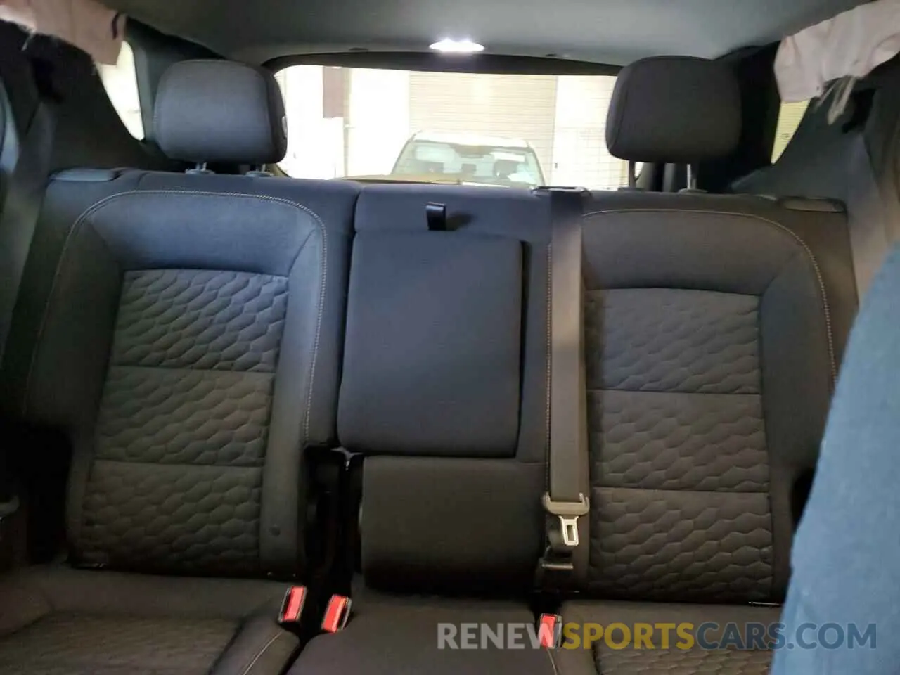 10 Photograph of a damaged car 2GNAXUEV9K6217415 CHEVROLET EQUINOX 2019