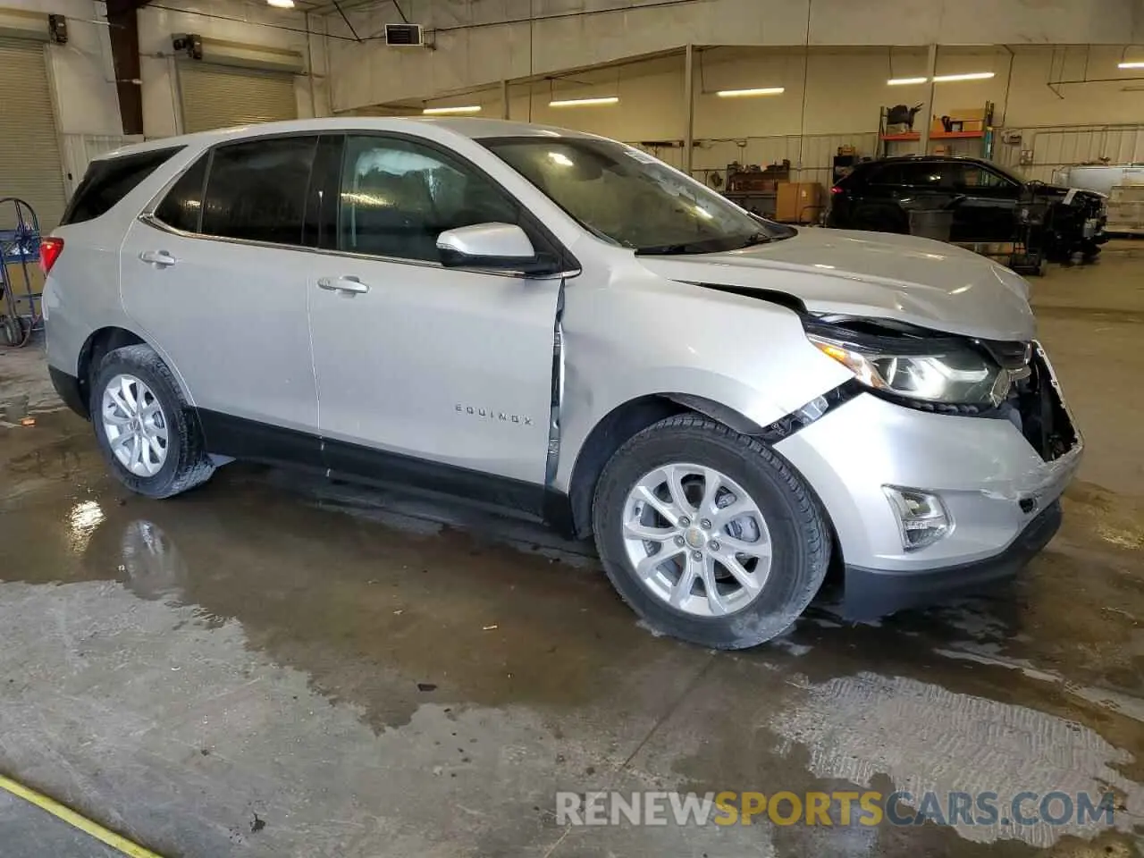 4 Photograph of a damaged car 2GNAXUEV9K6217415 CHEVROLET EQUINOX 2019