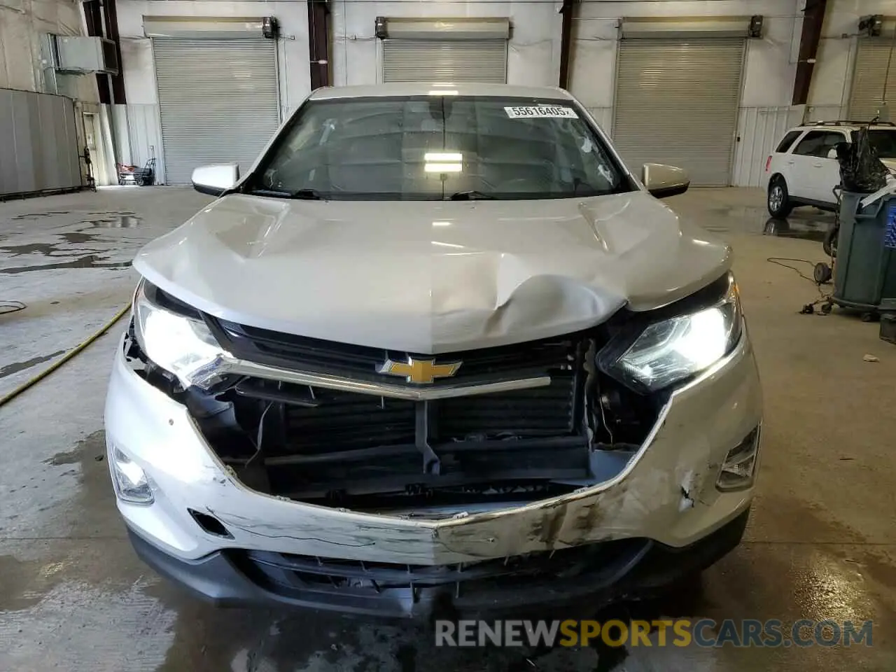 5 Photograph of a damaged car 2GNAXUEV9K6217415 CHEVROLET EQUINOX 2019