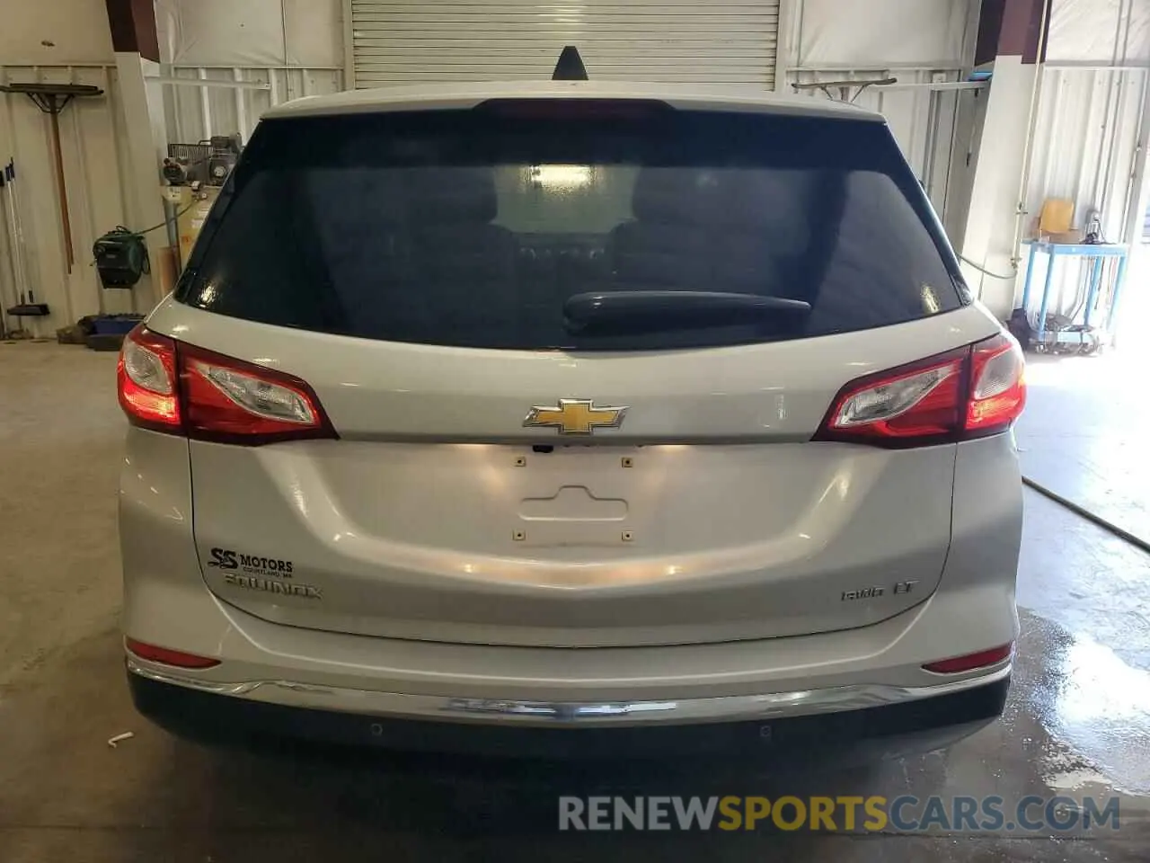 6 Photograph of a damaged car 2GNAXUEV9K6217415 CHEVROLET EQUINOX 2019