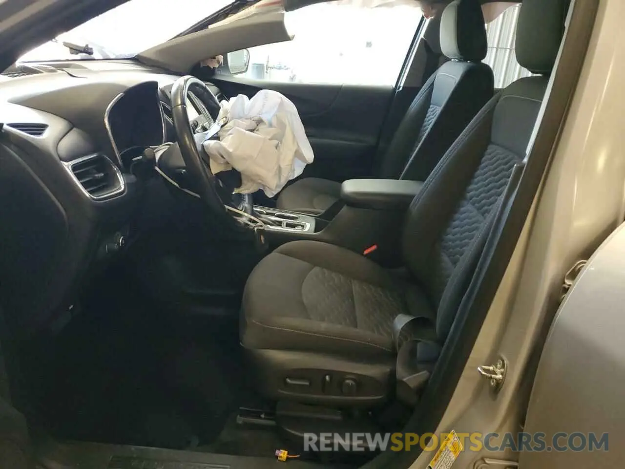 7 Photograph of a damaged car 2GNAXUEV9K6217415 CHEVROLET EQUINOX 2019