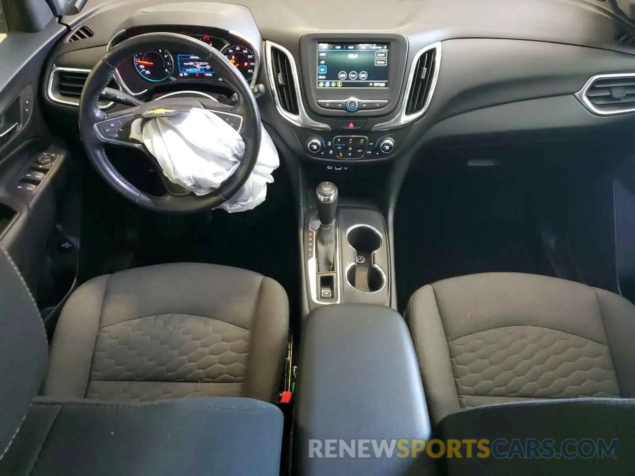8 Photograph of a damaged car 2GNAXUEV9K6217415 CHEVROLET EQUINOX 2019