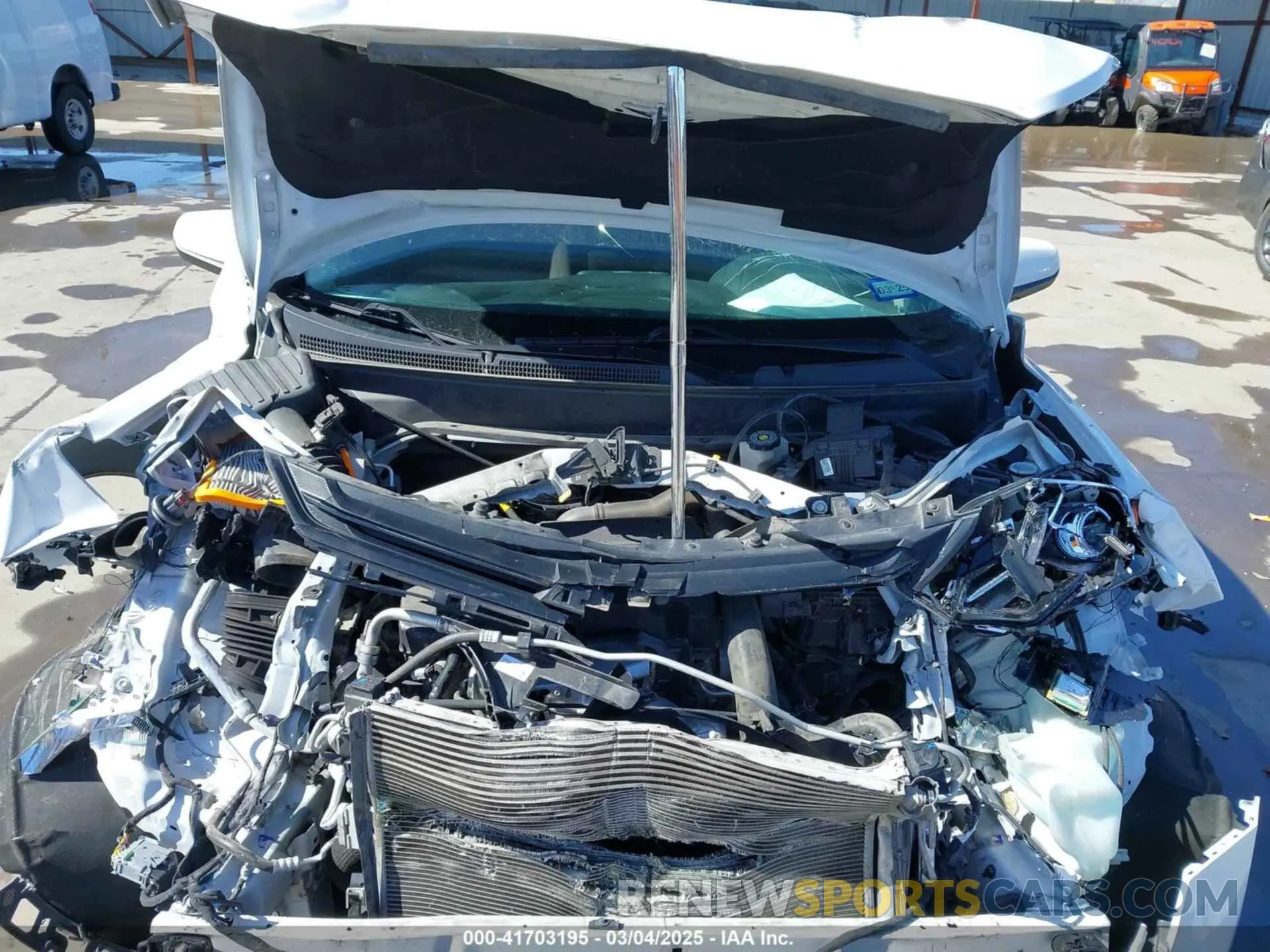 10 Photograph of a damaged car 2GNAXUEV9K6240368 CHEVROLET EQUINOX 2019