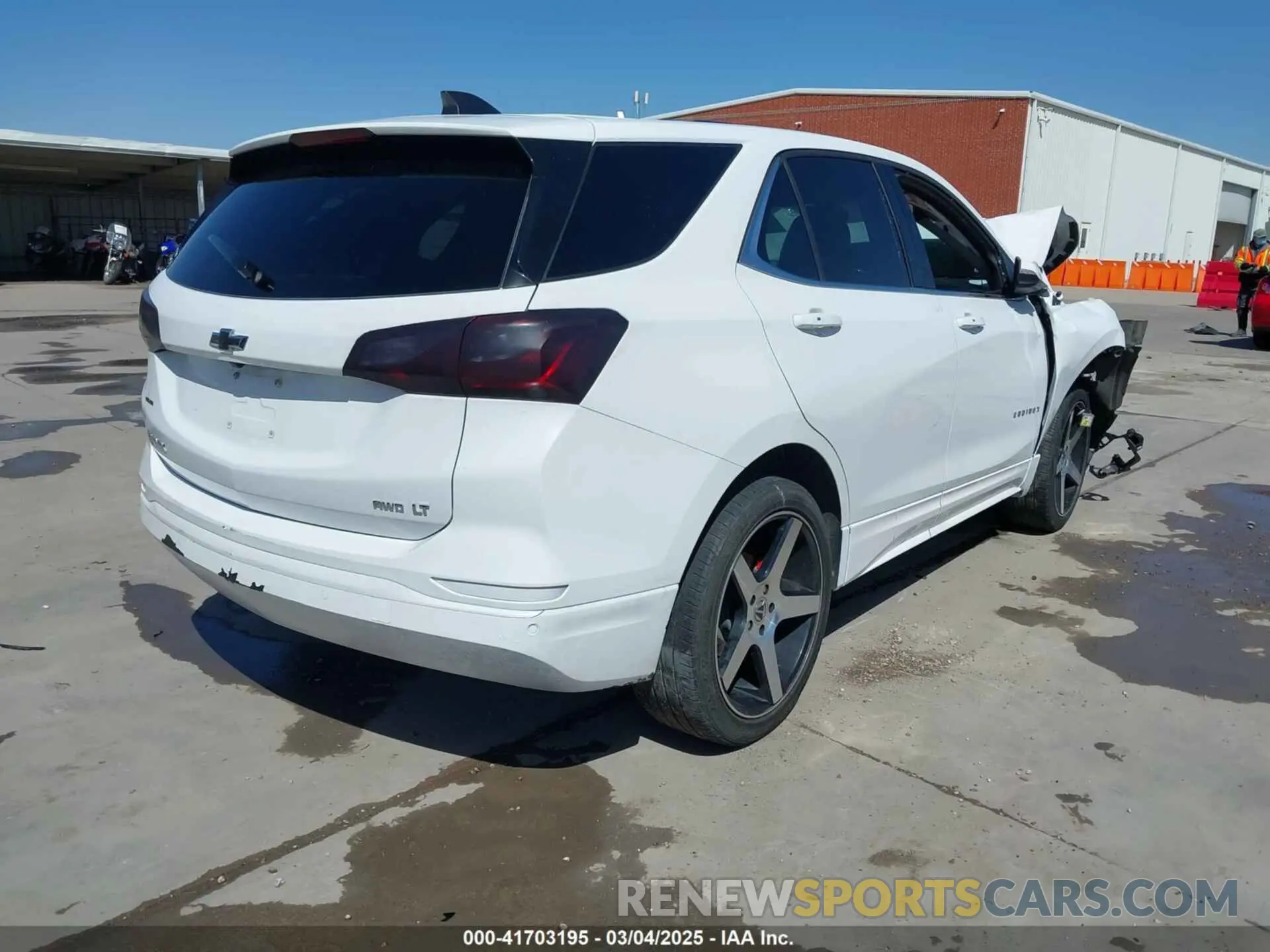 4 Photograph of a damaged car 2GNAXUEV9K6240368 CHEVROLET EQUINOX 2019
