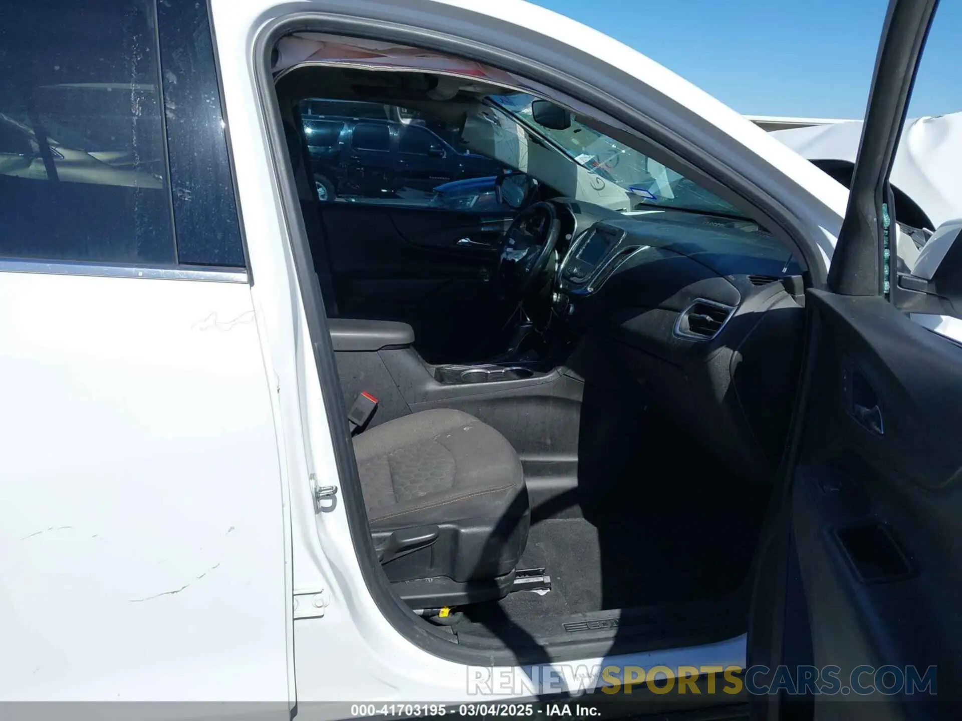 5 Photograph of a damaged car 2GNAXUEV9K6240368 CHEVROLET EQUINOX 2019