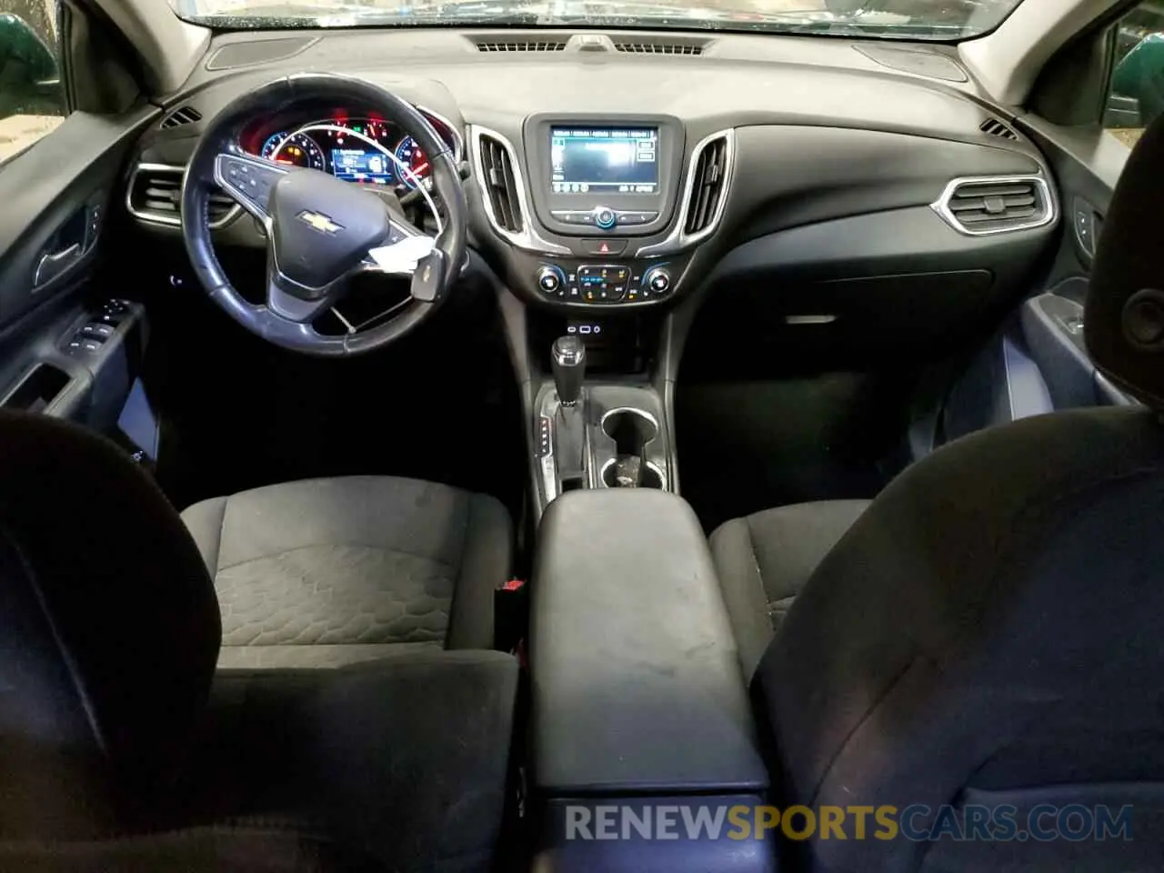 8 Photograph of a damaged car 2GNAXUEVXK6195067 CHEVROLET EQUINOX 2019