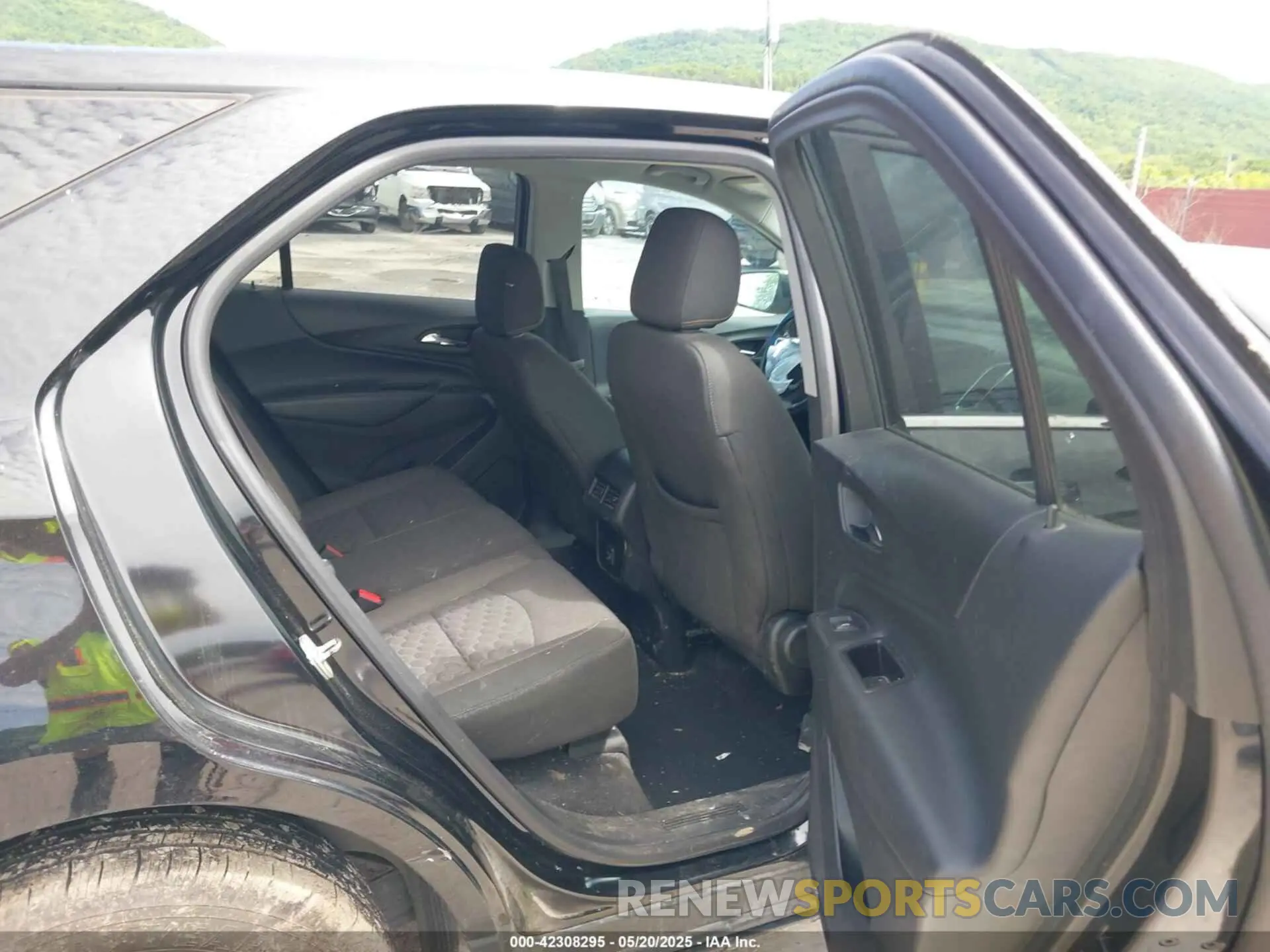 8 Photograph of a damaged car 2GNAXUEVXK6279146 CHEVROLET EQUINOX 2019