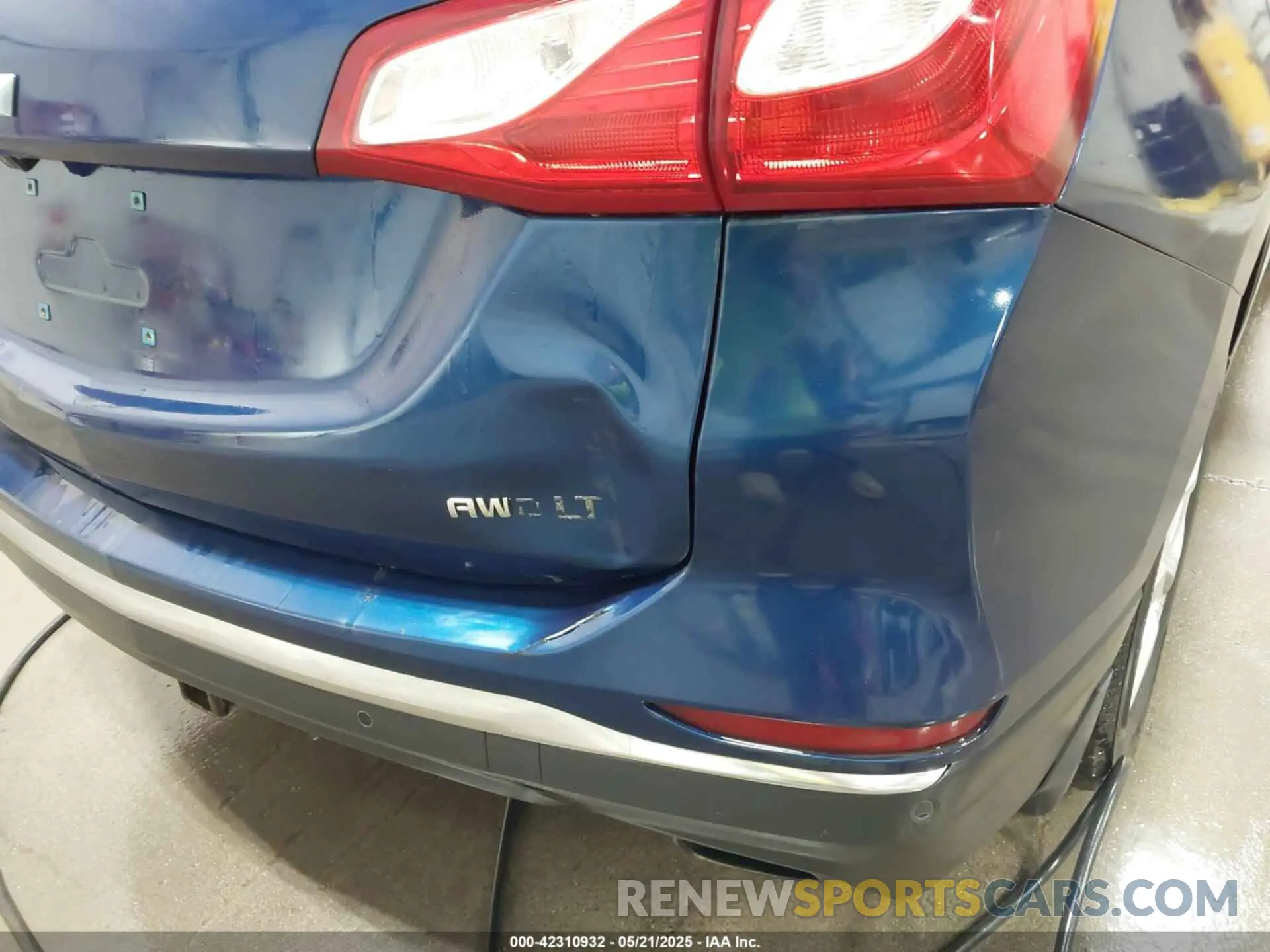 17 Photograph of a damaged car 2GNAXVEX0K6127576 CHEVROLET EQUINOX 2019