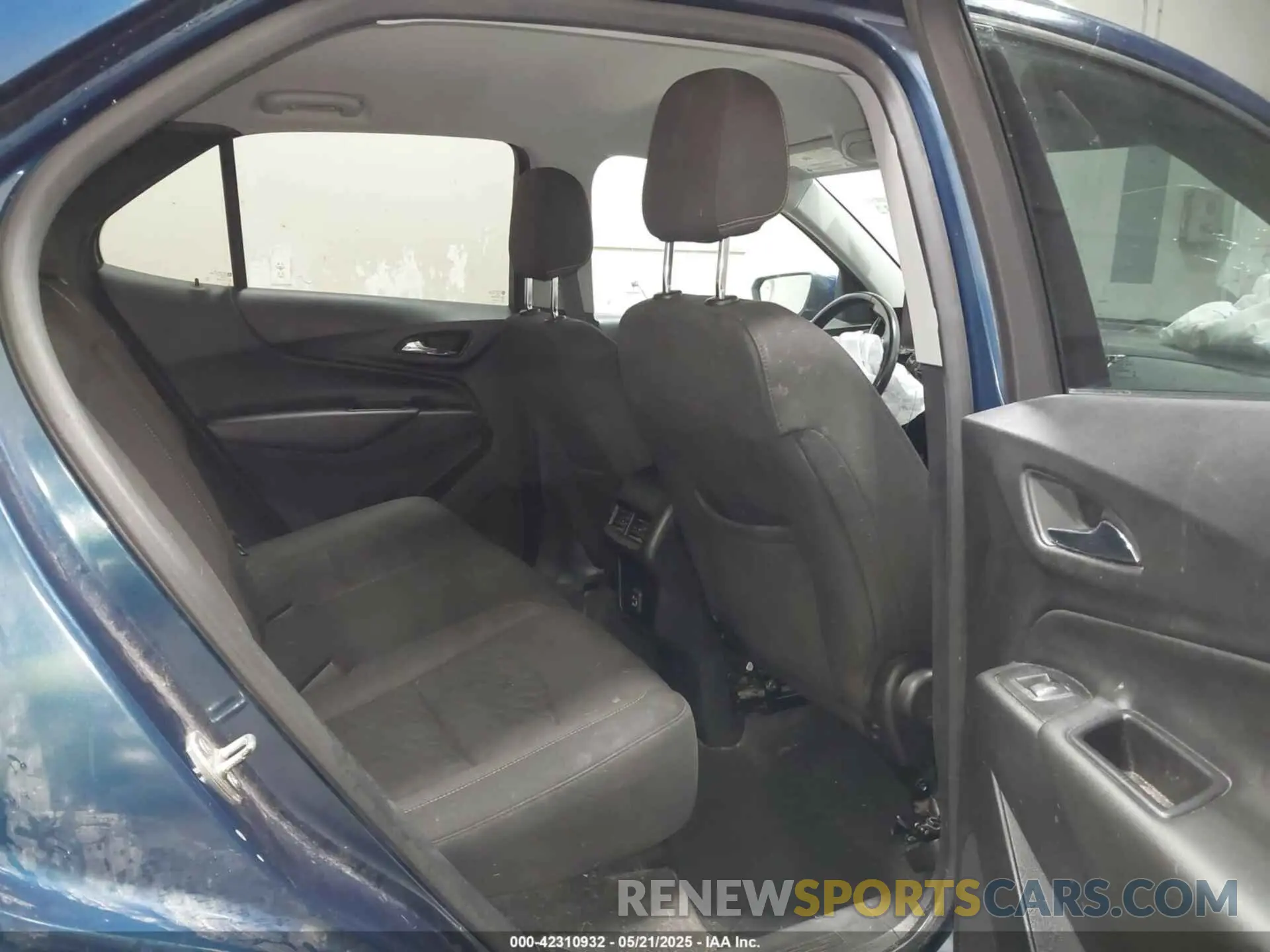 8 Photograph of a damaged car 2GNAXVEX0K6127576 CHEVROLET EQUINOX 2019