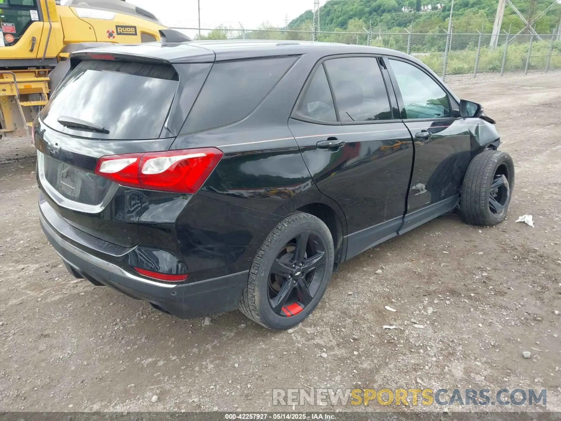 4 Photograph of a damaged car 2GNAXVEX3K6183219 CHEVROLET EQUINOX 2019