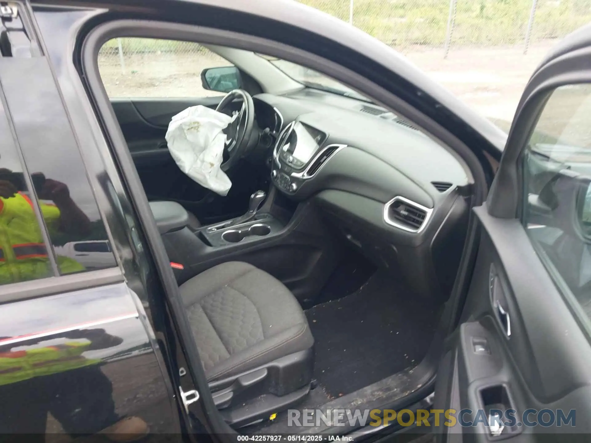 5 Photograph of a damaged car 2GNAXVEX3K6183219 CHEVROLET EQUINOX 2019