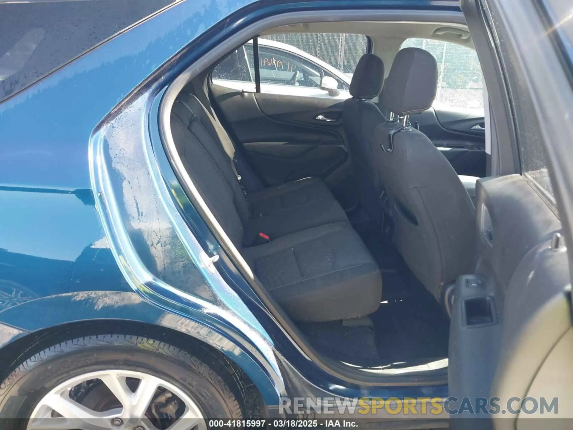 8 Photograph of a damaged car 2GNAXVEX3K6240633 CHEVROLET EQUINOX 2019