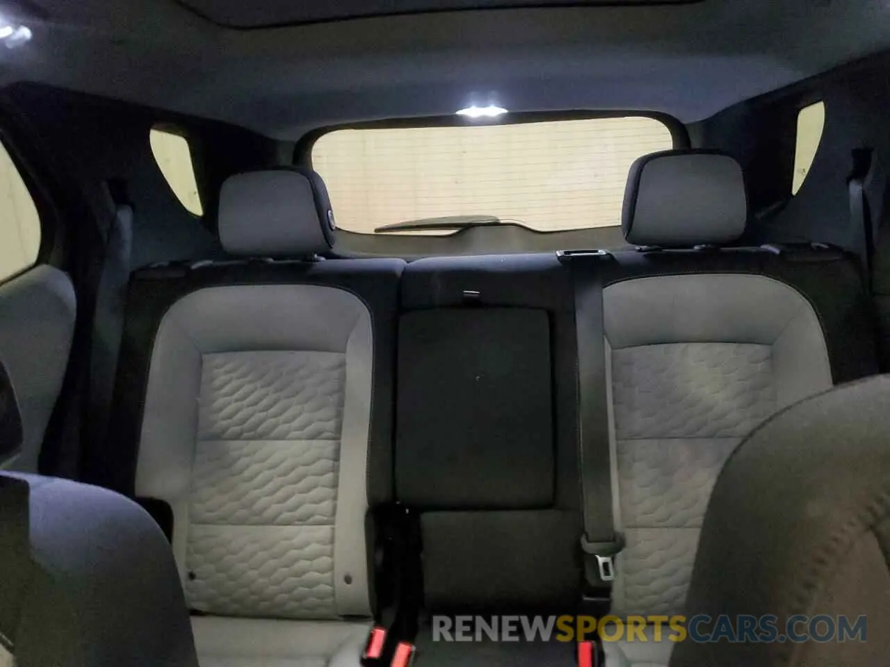 10 Photograph of a damaged car 2GNAXVEX4K6277237 CHEVROLET EQUINOX 2019