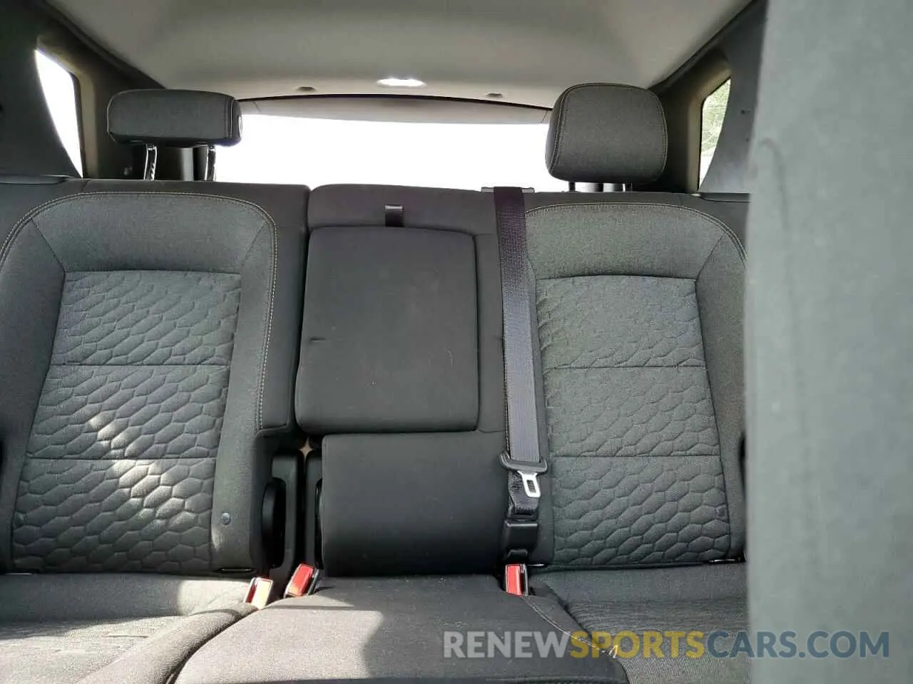 10 Photograph of a damaged car 2GNAXVEX4K6296466 CHEVROLET EQUINOX 2019