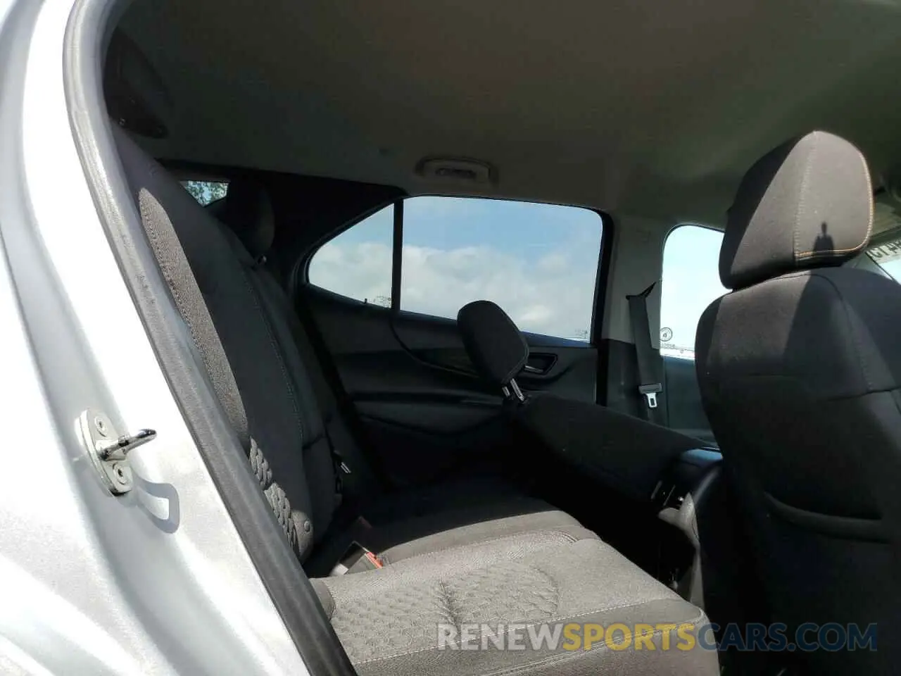 11 Photograph of a damaged car 2GNAXVEX4K6296466 CHEVROLET EQUINOX 2019