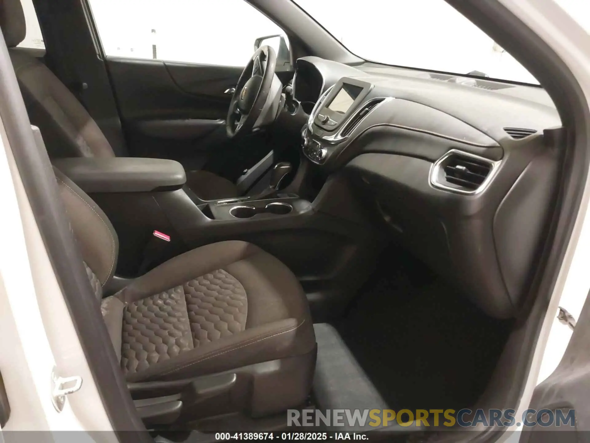 5 Photograph of a damaged car 2GNAXVEX5K6191659 CHEVROLET EQUINOX 2019