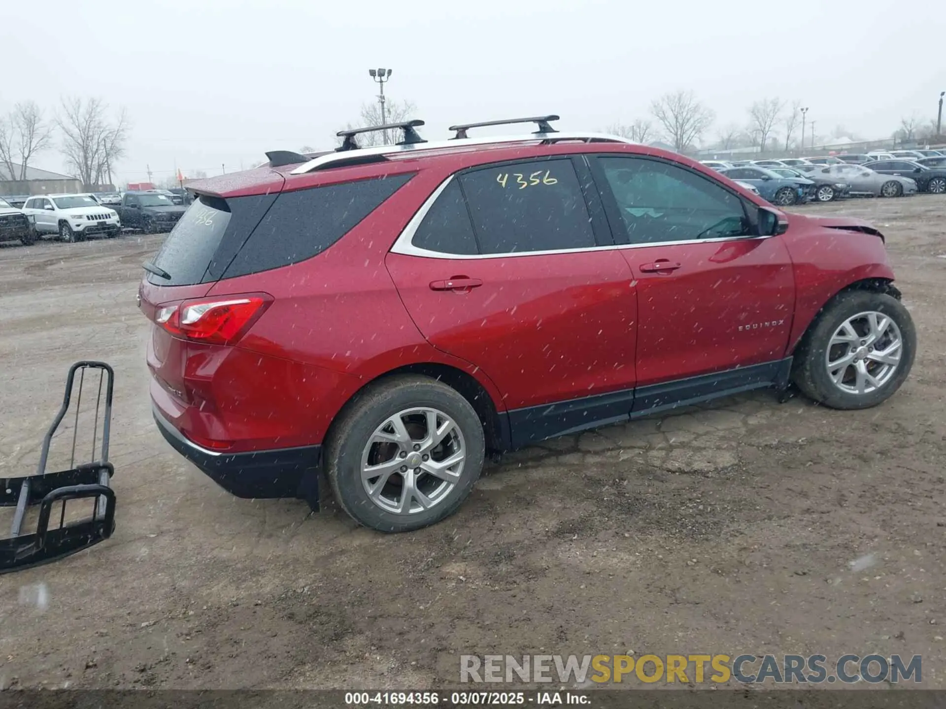 4 Photograph of a damaged car 2GNAXVEX7K6100147 CHEVROLET EQUINOX 2019