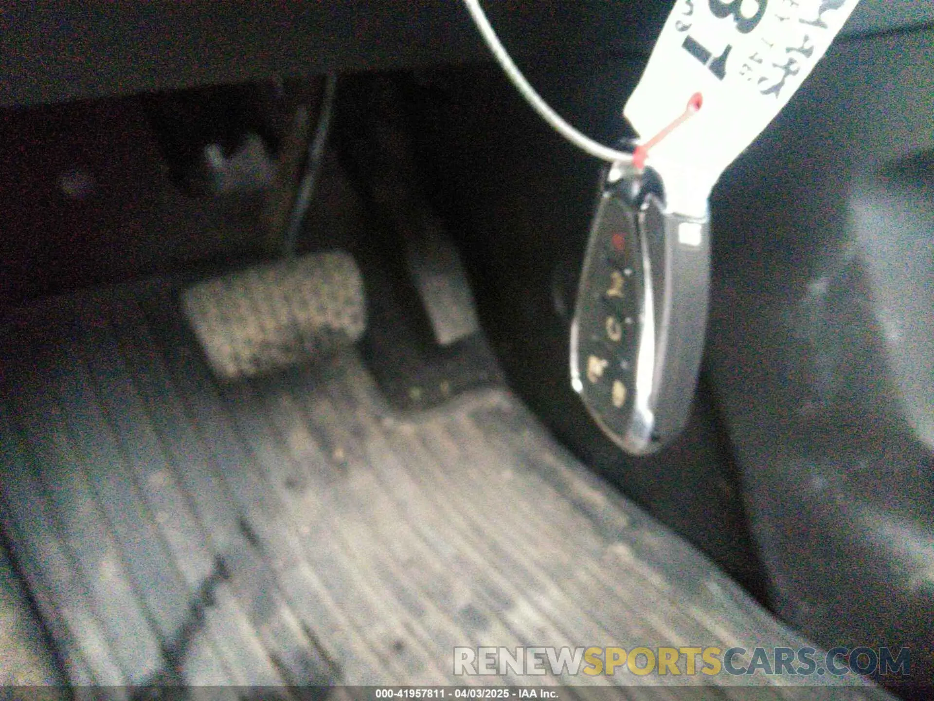 11 Photograph of a damaged car 2GNAXVEX9K6301306 CHEVROLET EQUINOX 2019