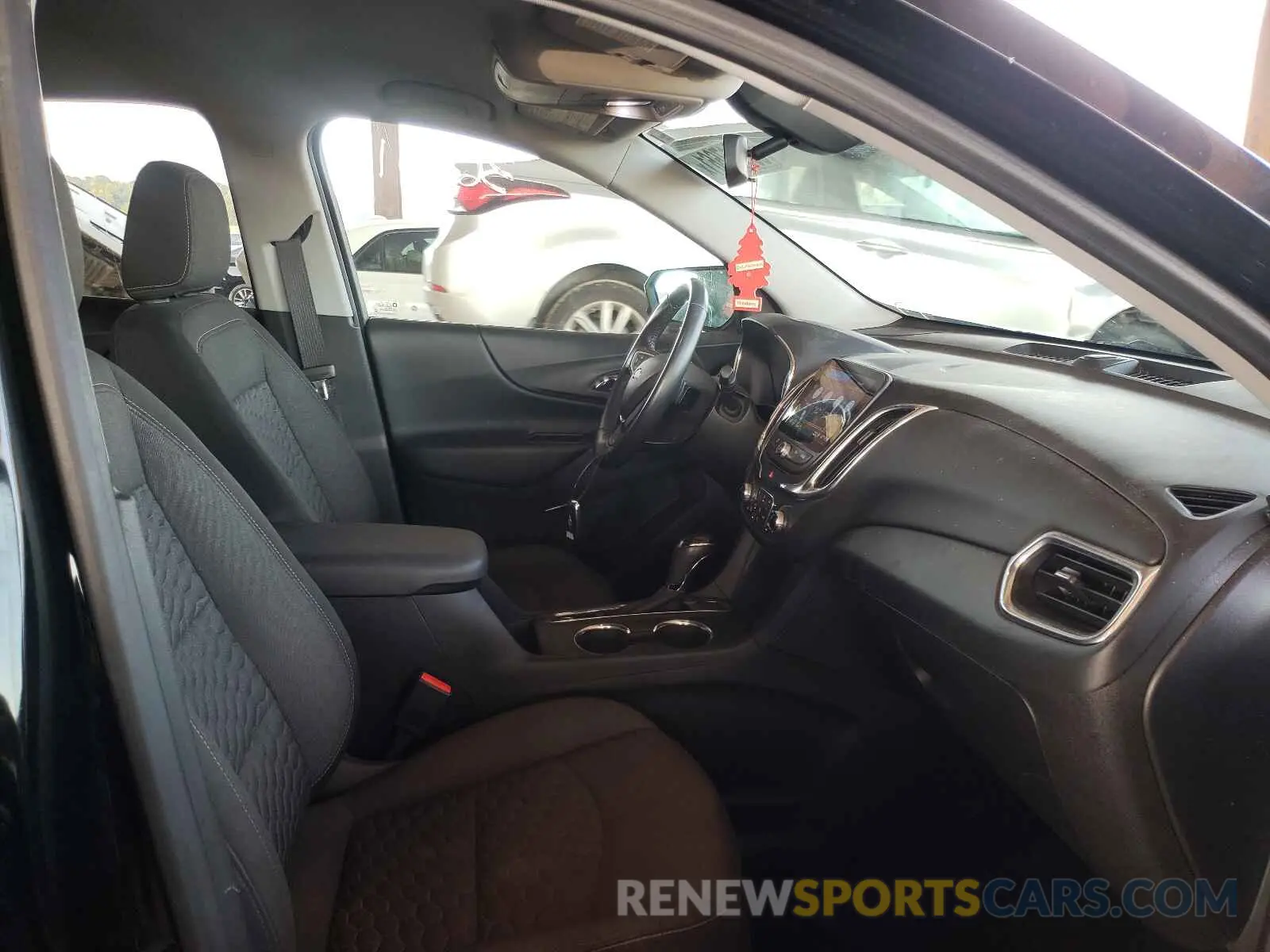 5 Photograph of a damaged car 2GNAXVEXXK6158141 CHEVROLET EQUINOX 2019