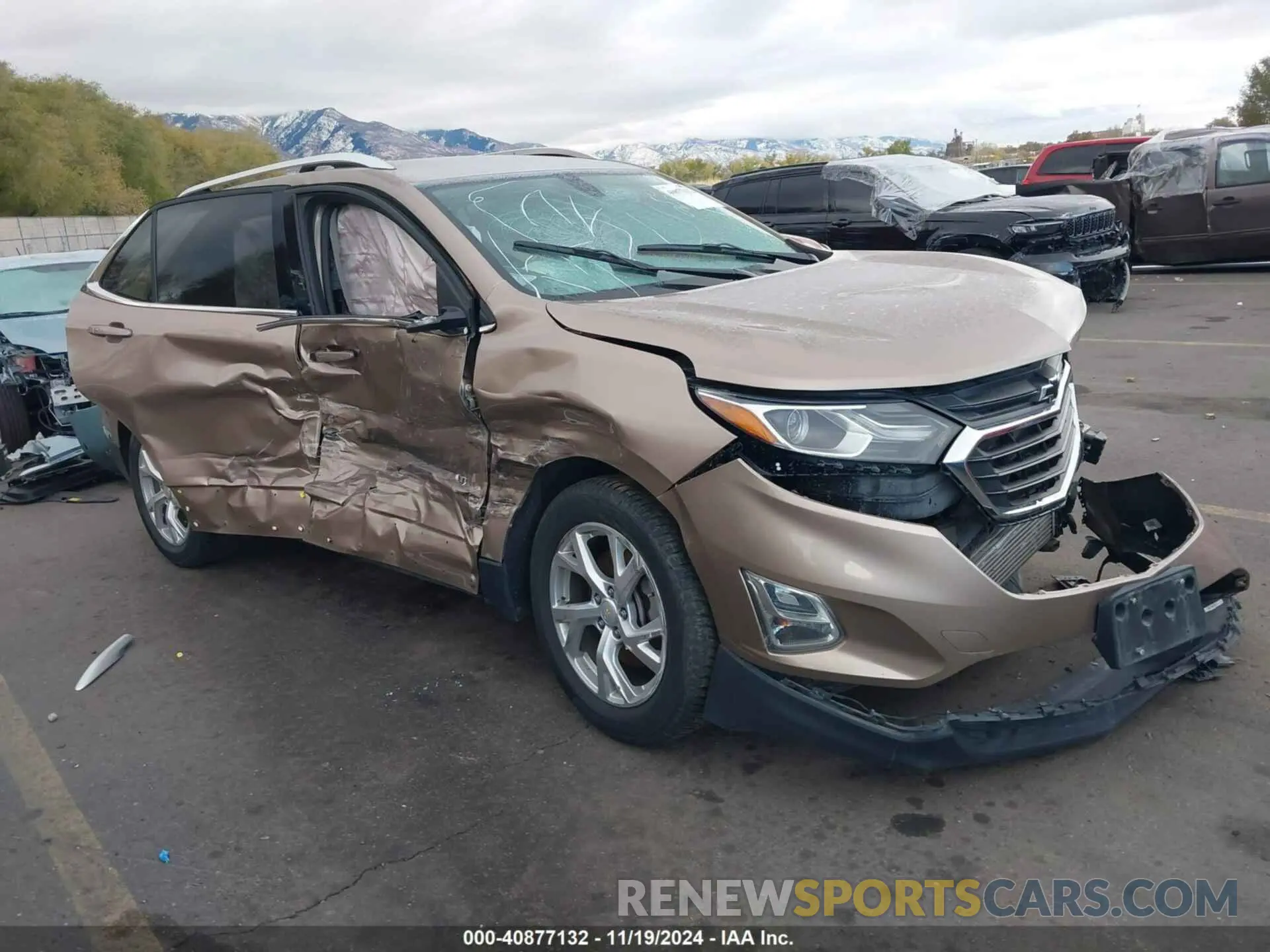 1 Photograph of a damaged car 2GNAXVEXXK6188627 CHEVROLET EQUINOX 2019