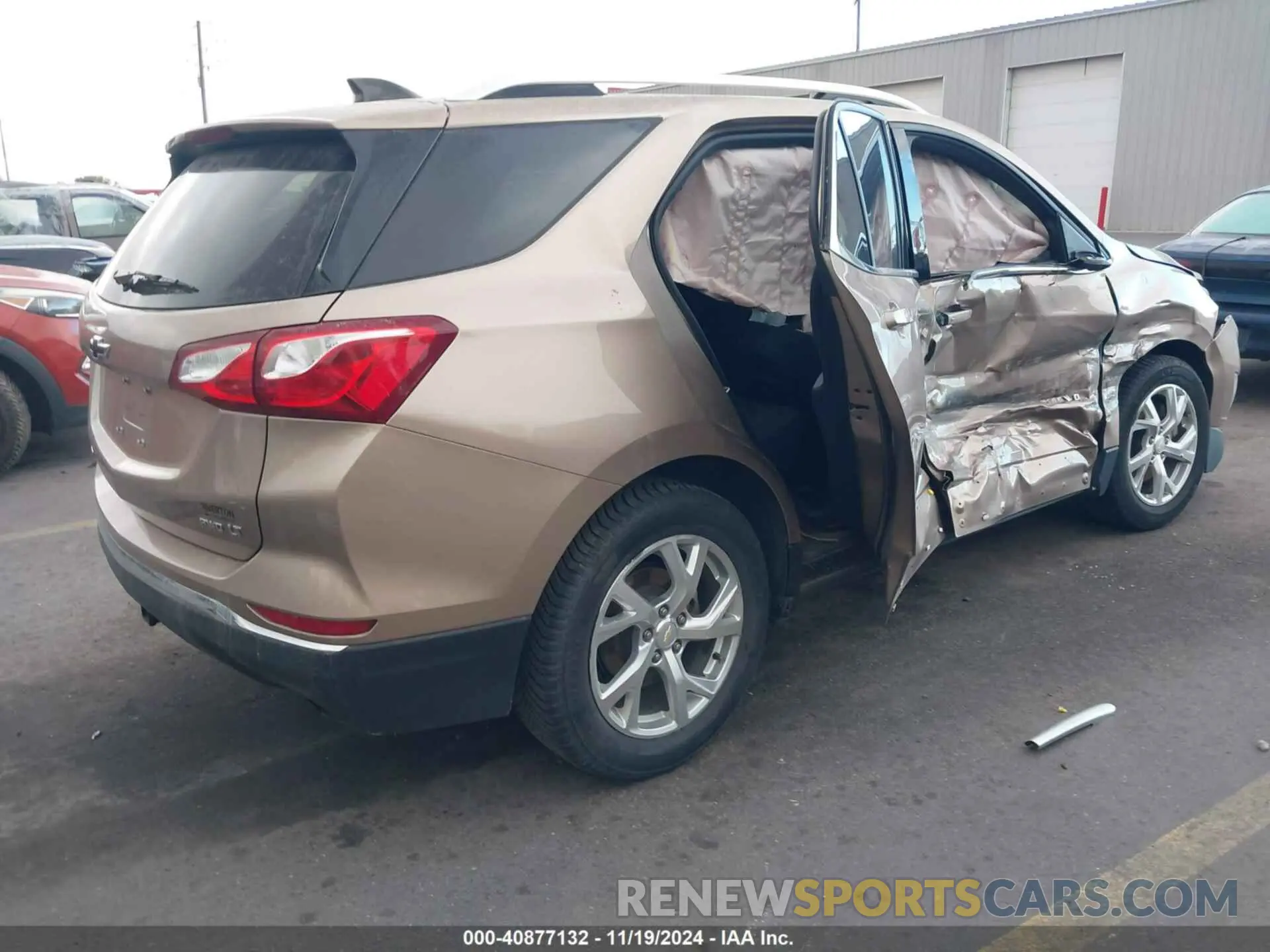 4 Photograph of a damaged car 2GNAXVEXXK6188627 CHEVROLET EQUINOX 2019