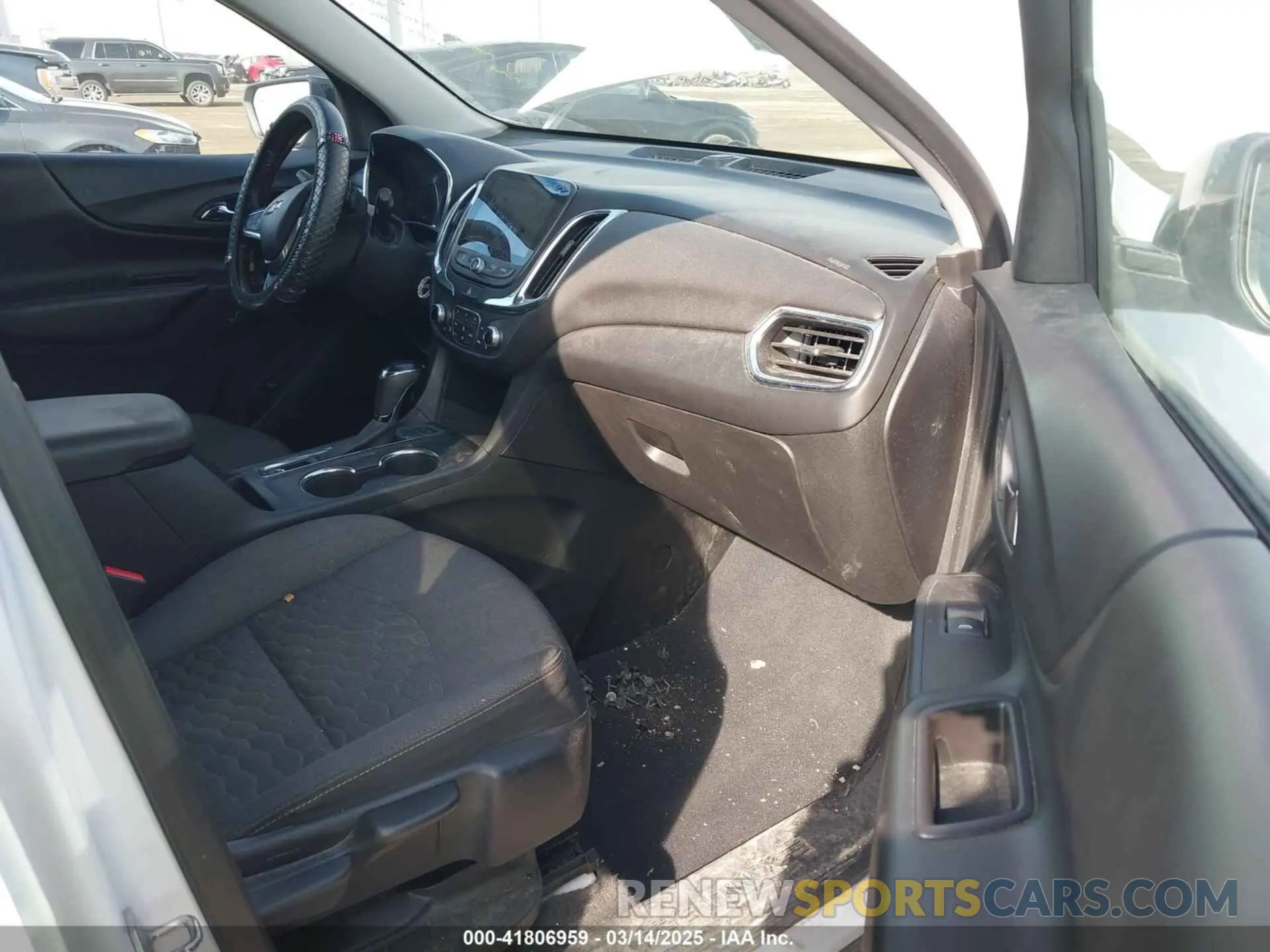 5 Photograph of a damaged car 2GNAXVEXXK6221349 CHEVROLET EQUINOX 2019