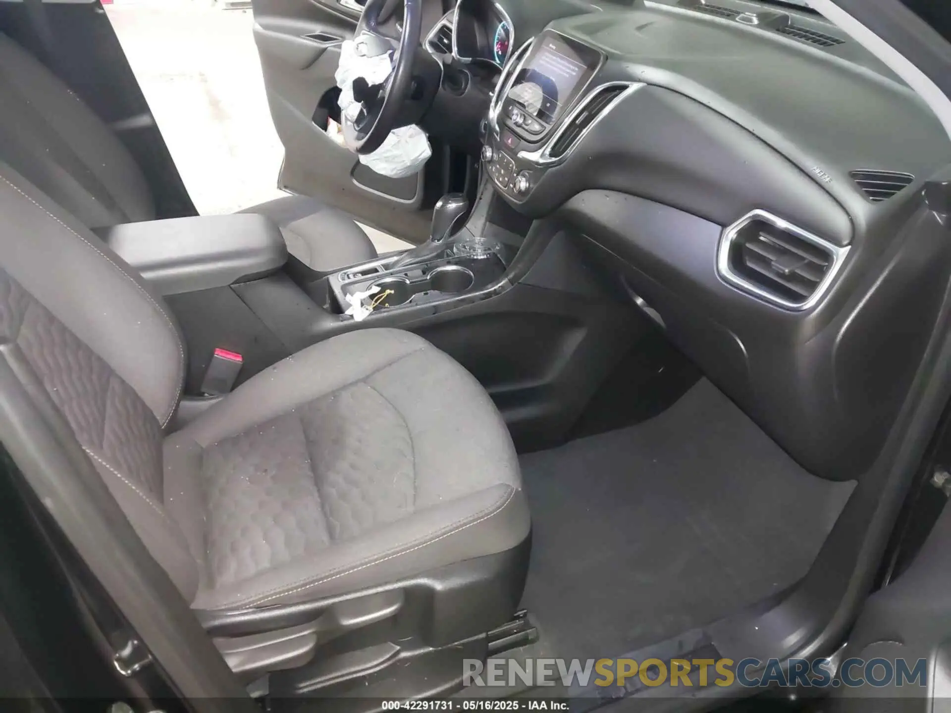 5 Photograph of a damaged car 2GNAXVEXXK6249202 CHEVROLET EQUINOX 2019