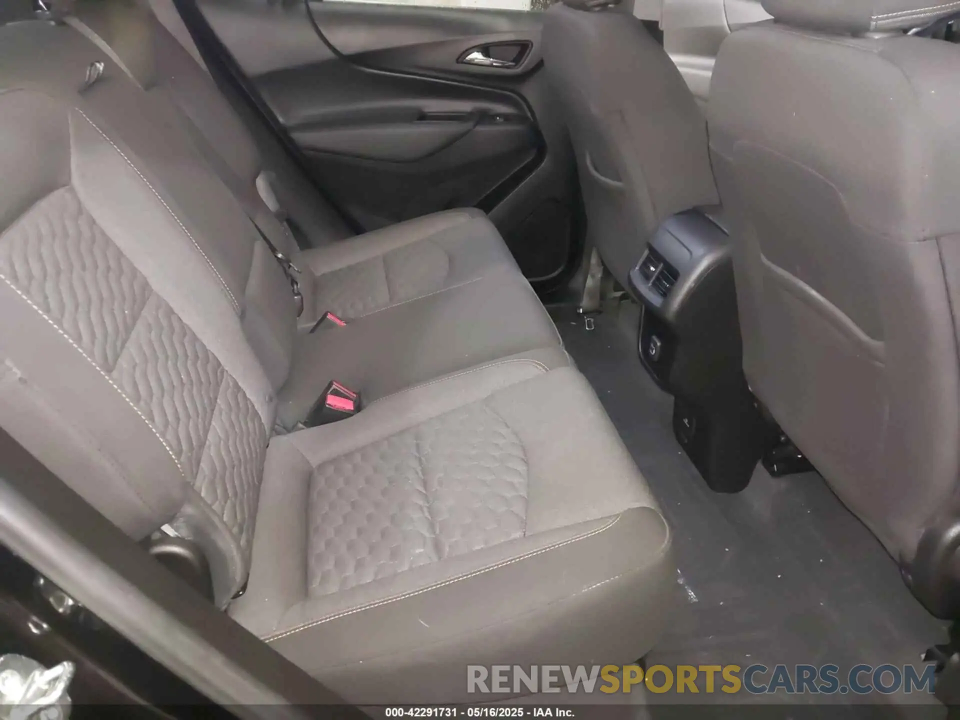 8 Photograph of a damaged car 2GNAXVEXXK6249202 CHEVROLET EQUINOX 2019